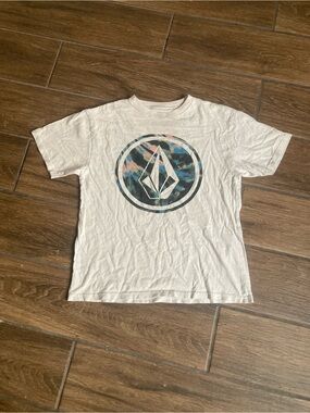 White Volcom t-shirt